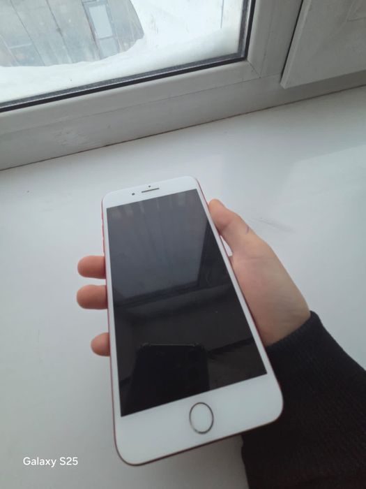 Продам айофн 7+ красного цвета