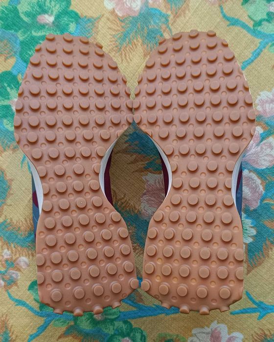 Маратонки NEW BALANCE 327. Размери 44 1/2 сини и 43 и 44 червени. Нови