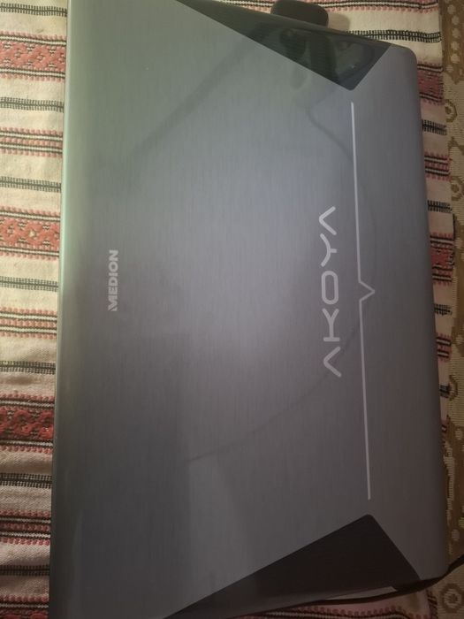 Vând laptop  in stare perfecta sau accept si schimburi