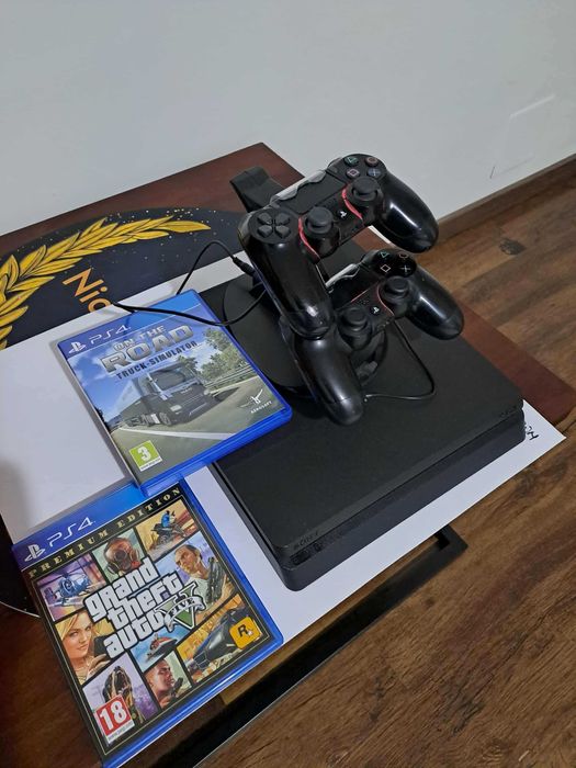Vand PS4 stare foarte buna