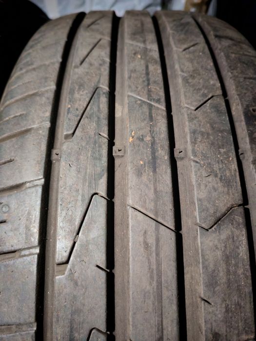 Vând anvelope Hankook 205 55 16