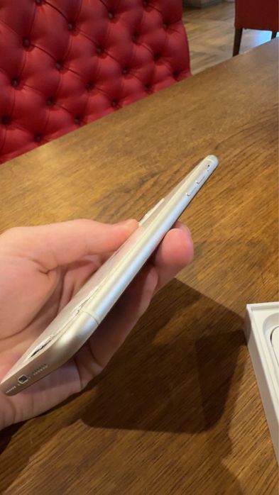 iPhone 11 pentru piese – ecran și camere intacte, spate distrus