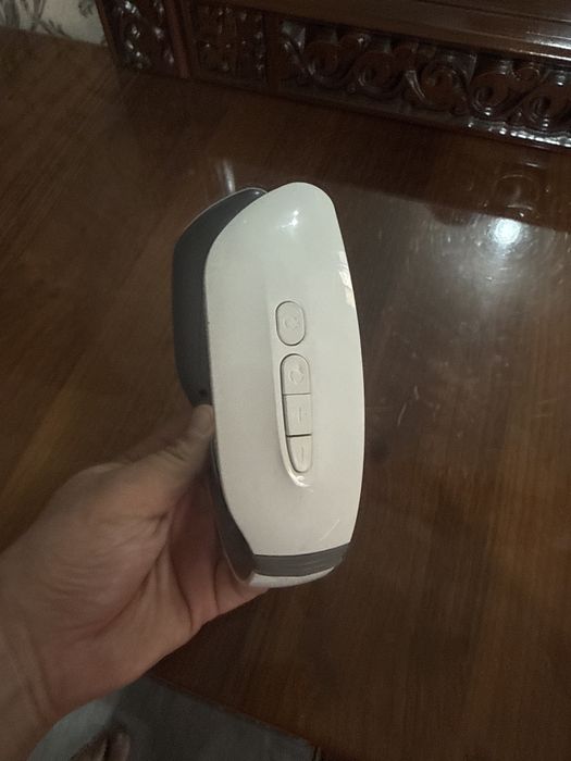 Bo'yin massajor to'k sipat qilib massaj qiladi yengi