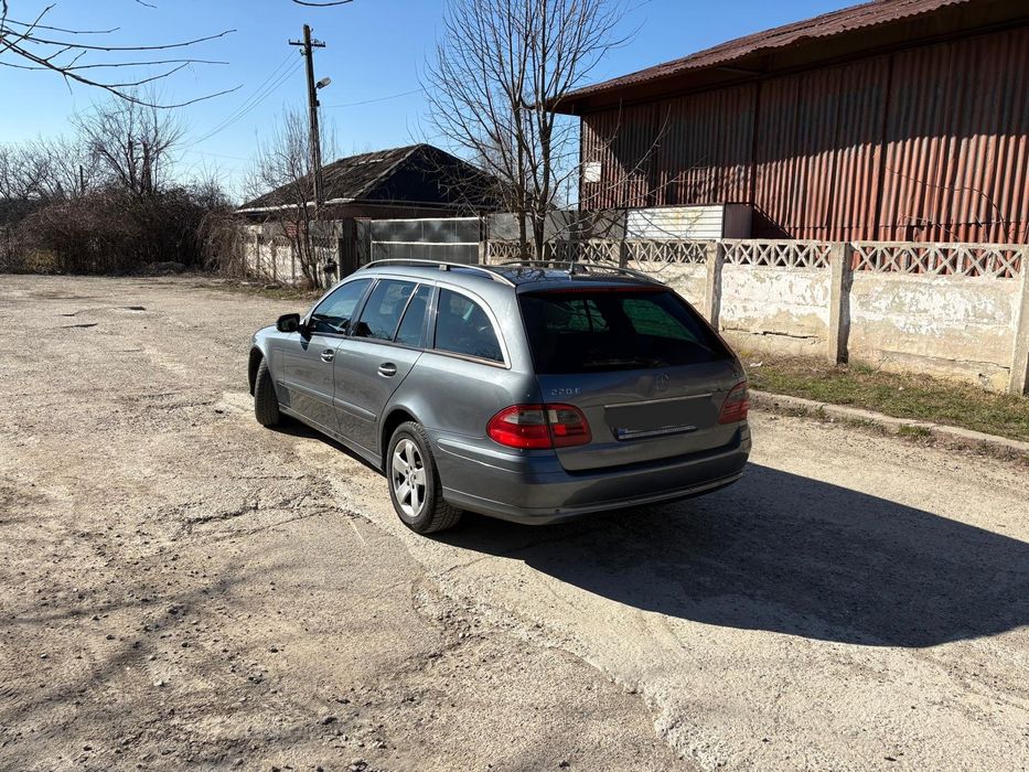 Vand sau schimb Mercedes E 220
