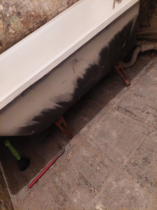 Срочно. Продам чугунную ванну