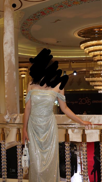 Вечернее платье со шлейфом