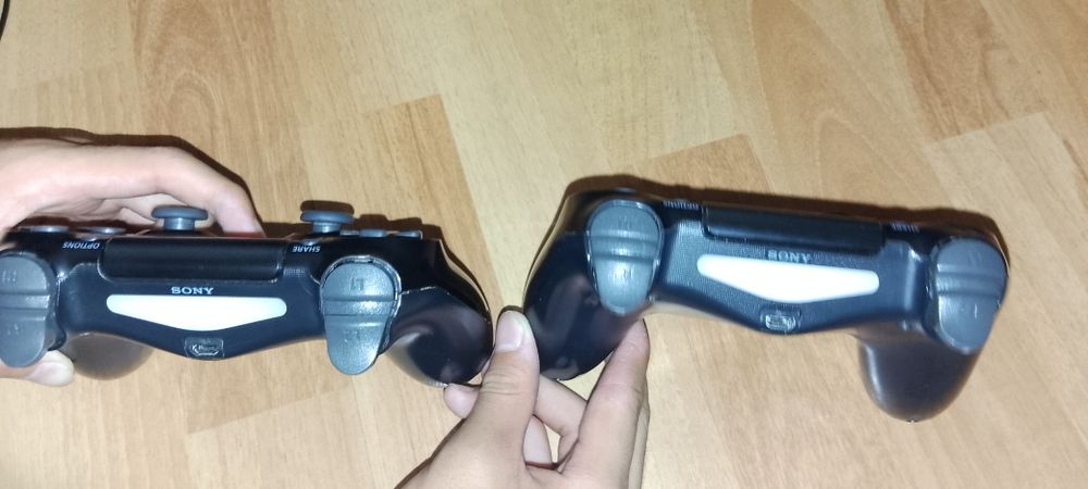 Продам геймпад на пс4 ориг 2 шт