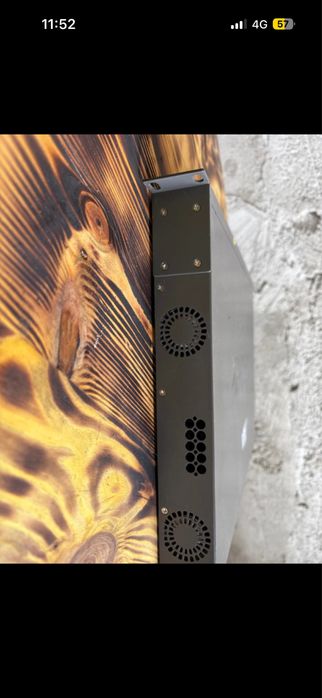 Switch Gigabit D-Link DGS-3224TGR.