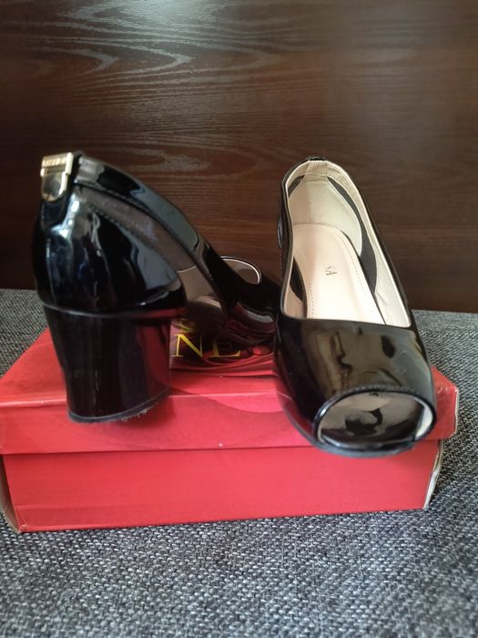 Женская обувь на 37 размер