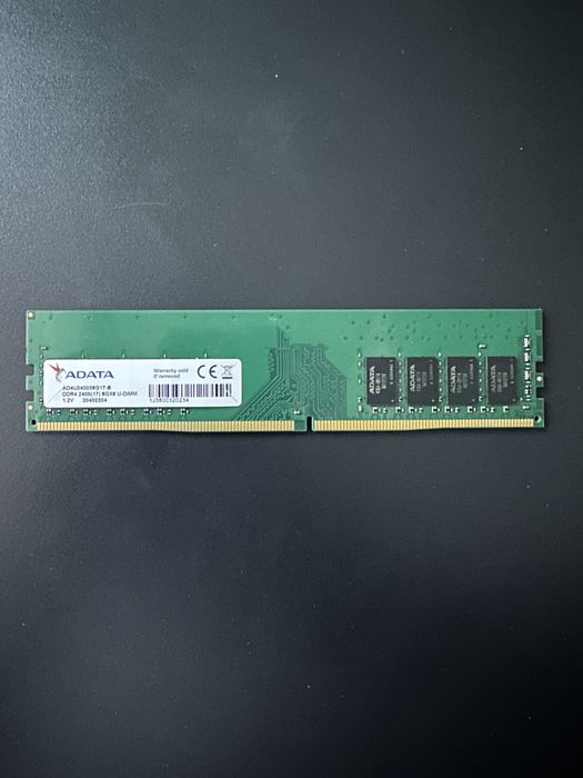 Vând o baghetă de 8 ram ddr4