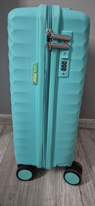 Малък куфар  нов