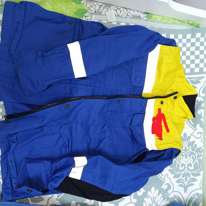 Продается комплект рабочей одежды (спецодежда фирмы)