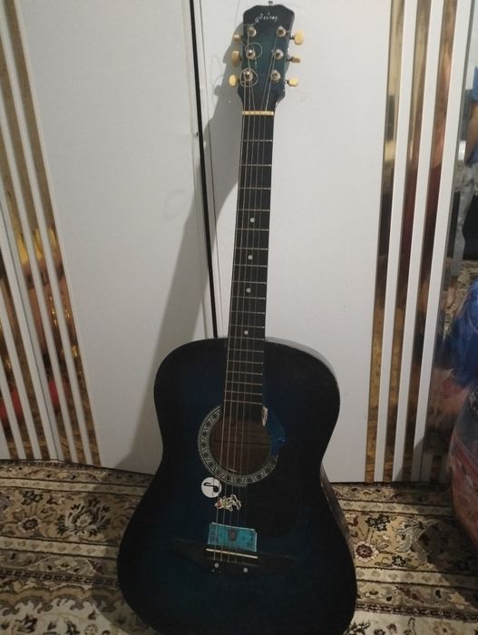 Продам гитару срочно