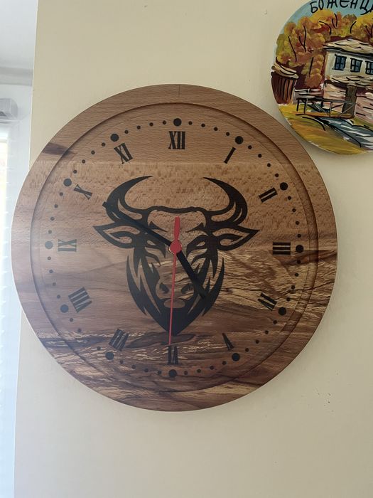 Стенен часовник.