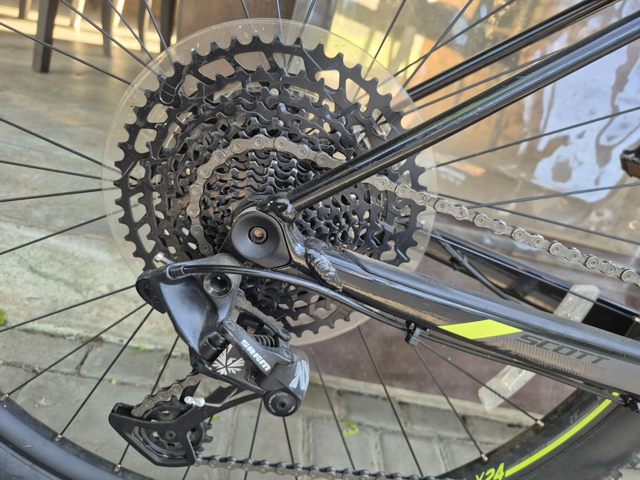 Vând bicicleta scott scale 950