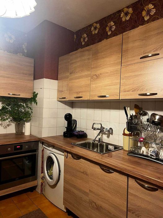 Продаваме  просторен , чудесен 3 стаен , София , Надежда 1 , до метро