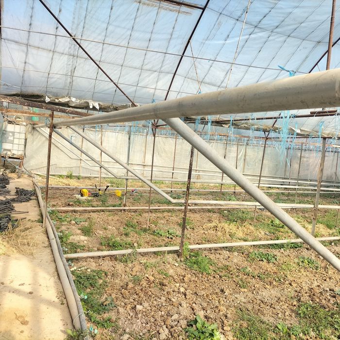 Parnik sotiladi 3,5 sotix