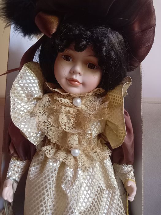 Стара колекционерска кукла