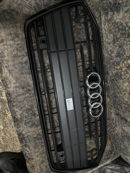 Grila fata  negru lucios AUDI A6 C8 40 TDI Mild Hybrid DFBA 4K0853651C
