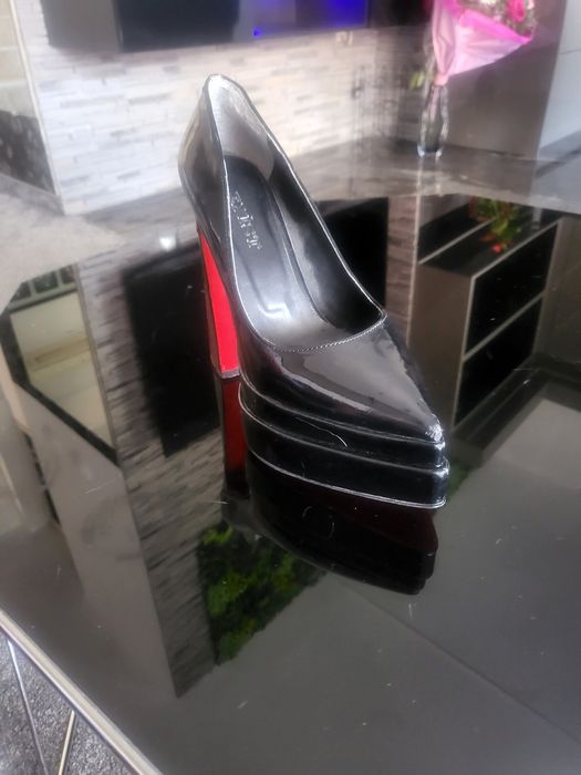 Лечени обувки на ток