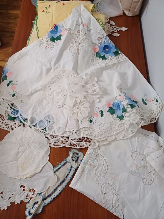 Macrame-uri  si cusături,lucrate manual.