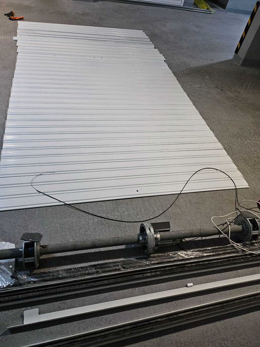 Ролетна врата за гараж или магазин