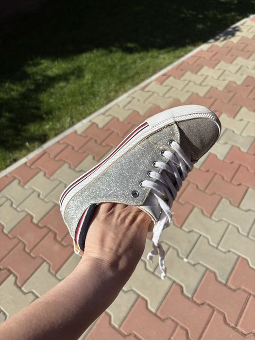 Tenisi dama Tommy Hilfiger!