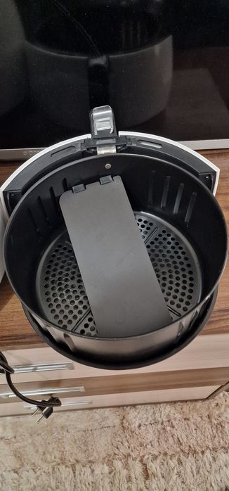 Продавам фритюрник с горещ въздух