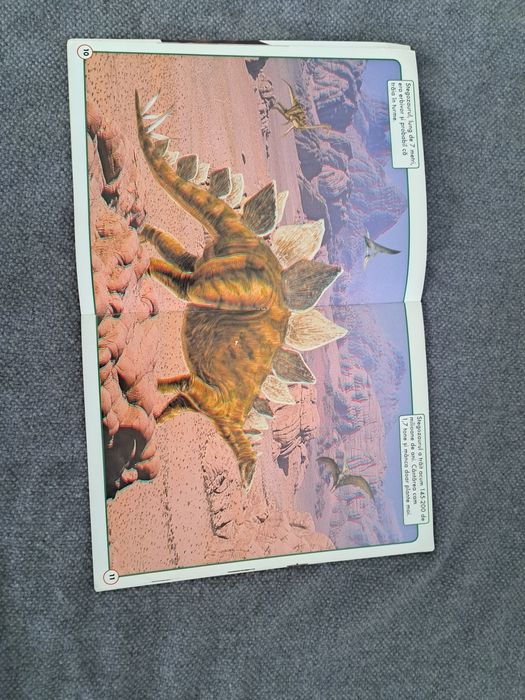 Carte 3 D Dinozauri+ ochelari