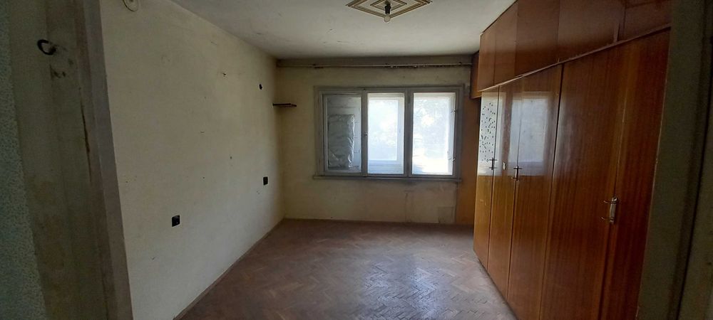 Продавам тристаен апартамент, идеален център - 90кв.м.