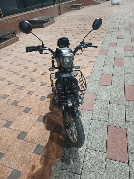 Skuter srochna sotiladi