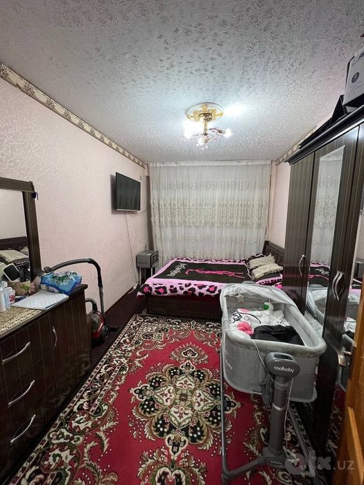 Shaxar makrazida 2 xonali uy sotiladi