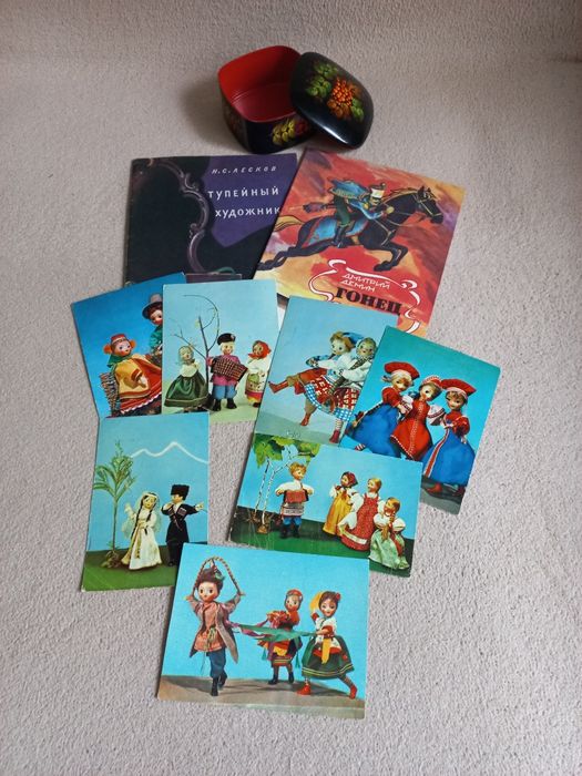 Шкатулка, книжки, открытки