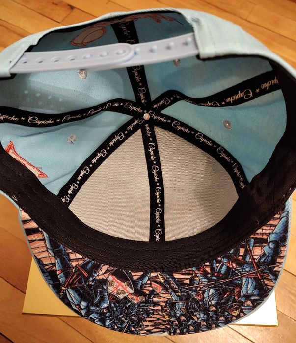 Чисто нова шапка с козирка Capiche