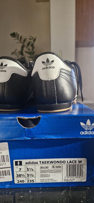 Adidas ,нови, естествена кожа номер 38.5