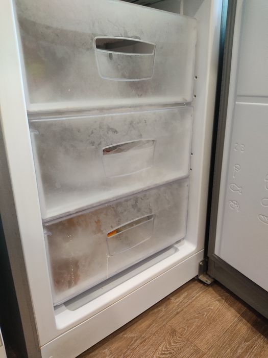 Холодильник Indesit