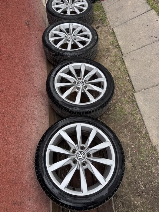 Jante Golf 6  225/45R17  Bridgestone