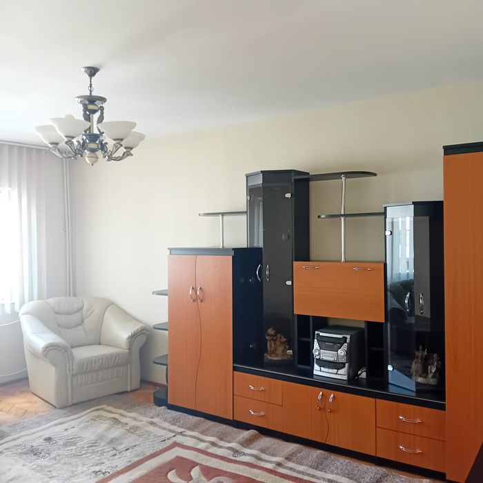 Inchiriez apartament Str.Aluminei cu loc de parcare