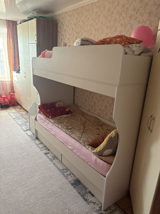 Продам двухъярусную кровать