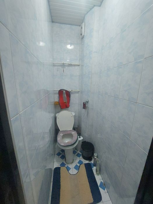 Kora kamish 2/4 da 2/1/4 balkon remont yaxshi  srochna sotiladi