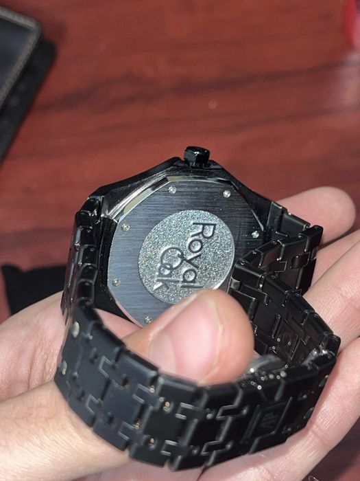 Продам новые часы