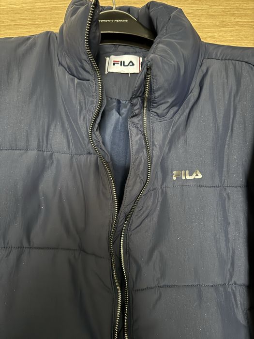 Geaca damă , Fila