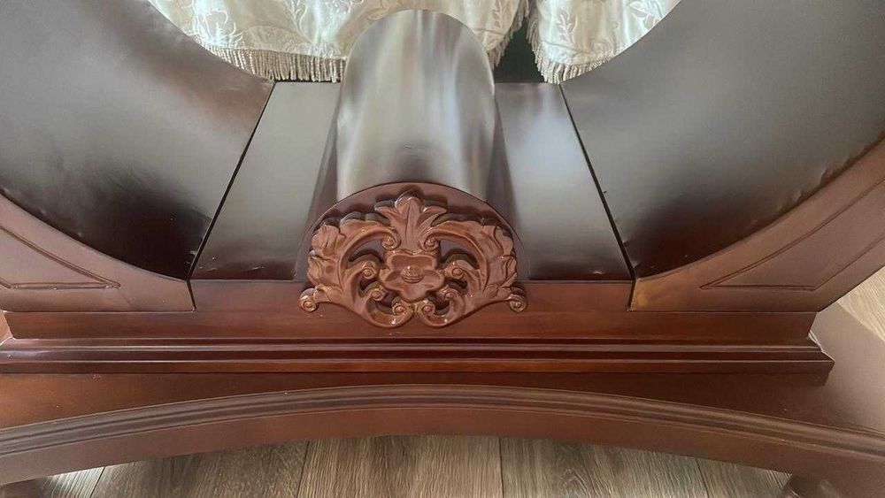 Классический деревянный обеденный стол
