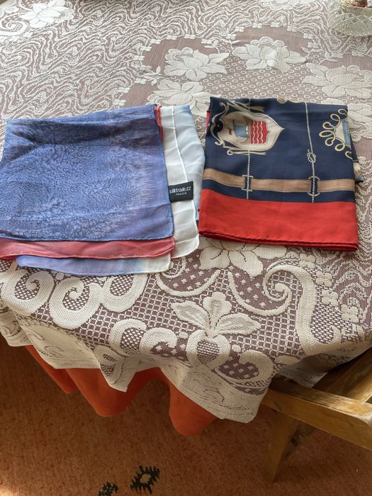 Дамски копринени шалове