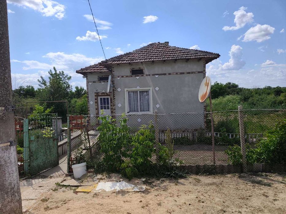Едноетажна къща в Ломница
