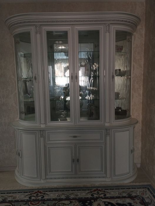 Сервант гостиный