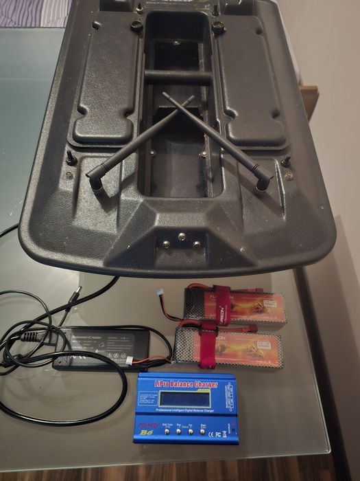 Лодка за захранка Carp Madness