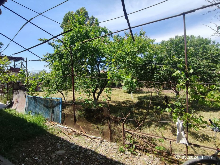 Hovlini yarimi sotiladi