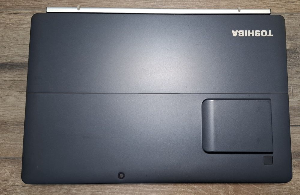 13.3 Лаптоп-Таблет Toshiba Touchscreen