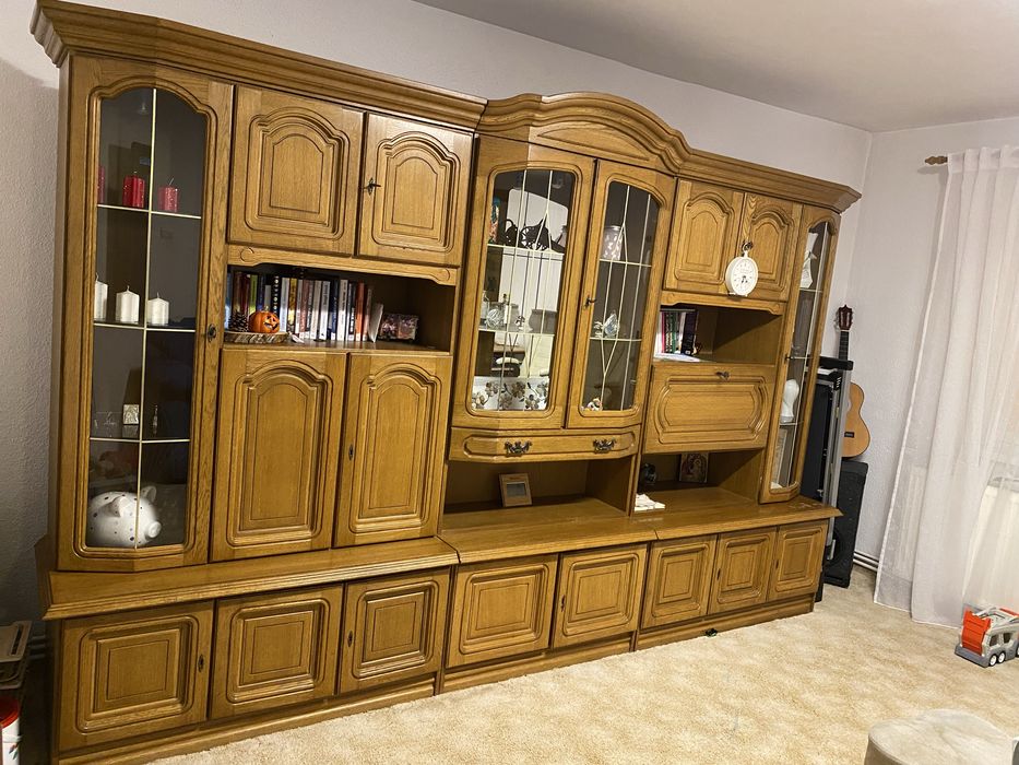 Mobilă din lemn masiv